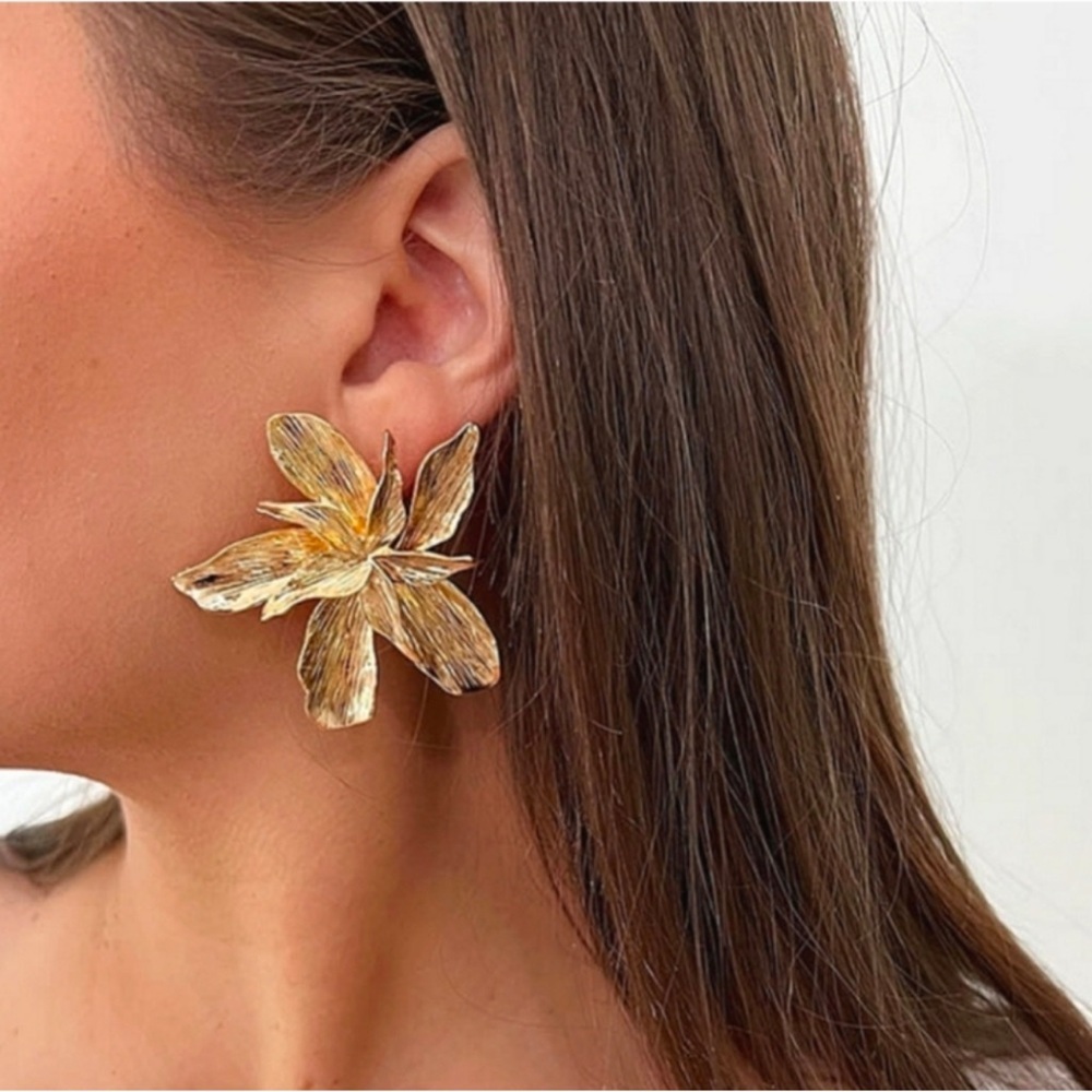 Anthropologie Gold Floral Statement Earrings - Picture 2 of 6